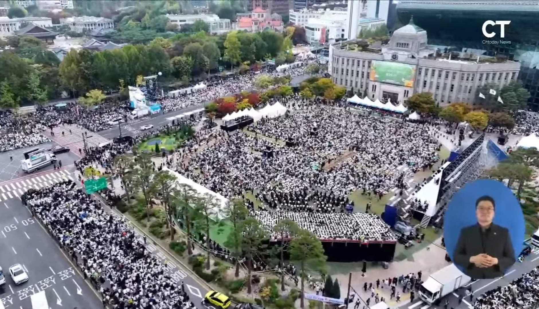 ▲10.27 한국교회 200만 연합예배 및 큰 기도회가 개최된 서울시청 앞 광장, 광화문, 여의도, 서울역 일대에서 드론으로 촬영한 모습들. ⓒ크리스천투데이 유튜브