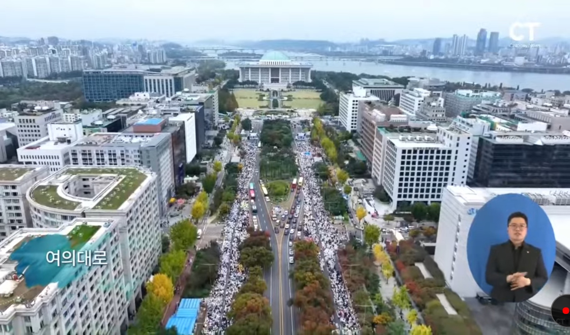 ▲10.27 한국교회 200만 연합예배 및 큰 기도회가 개최된 서울시청 앞 광장, 광화문, 여의도, 서울역 일대에서 드론으로 촬영한 모습들. ⓒ크리스천투데이 유튜브