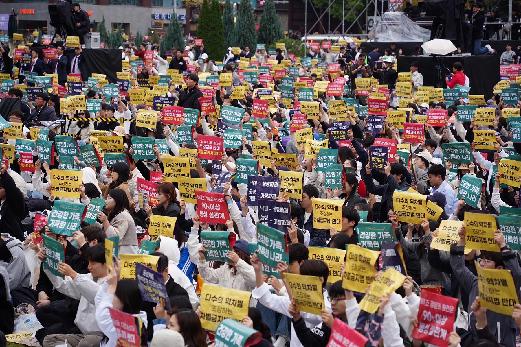 ▲10.27 한국교회 200만 연합예배 및 큰 기도회가 서울시청 앞 광장, 광화문, 서울역, 여의도 일대 등에서 동시에 개최됐다. ⓒ송경호 기자