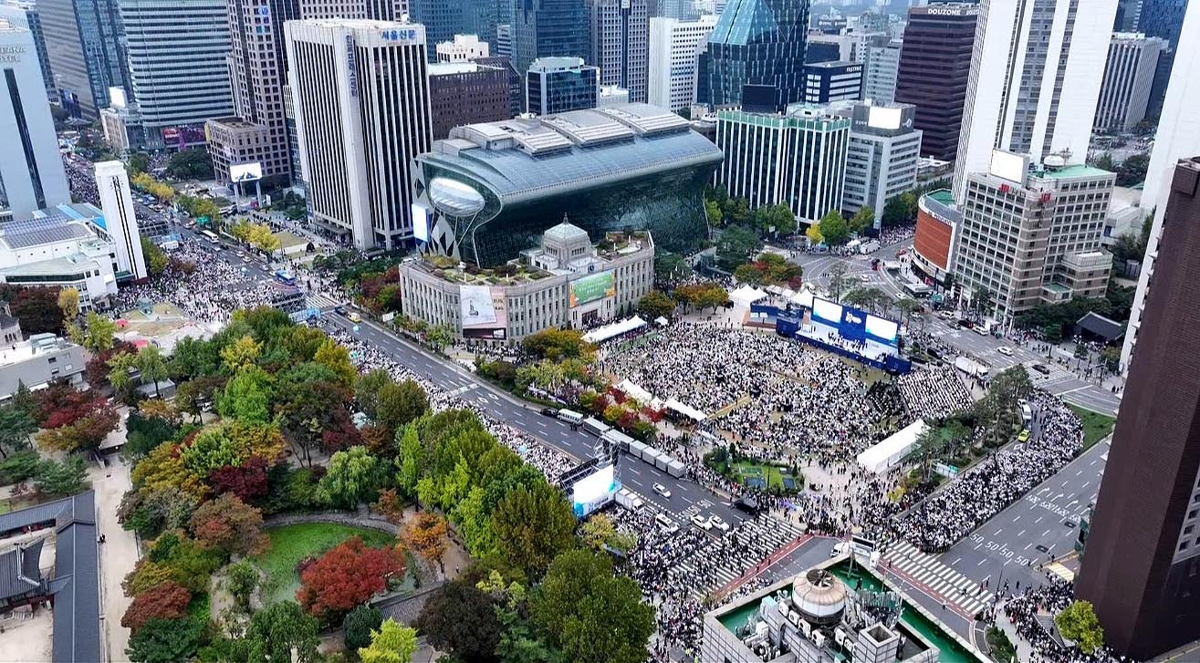 ▲10.27 한국교회 200만 연합예배 및 큰 기도회 서울시청 앞 광장 및 인근 지역 드론 사진. ⓒ주최측