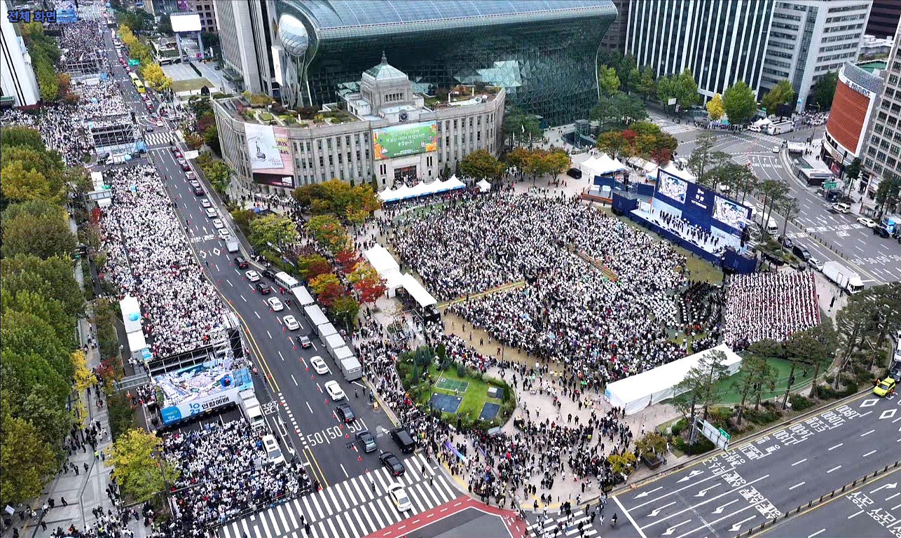 ▲10.27 연합예배 서울시청 앞 광장 및 인근 지역 드론 사진. ⓒ주최측