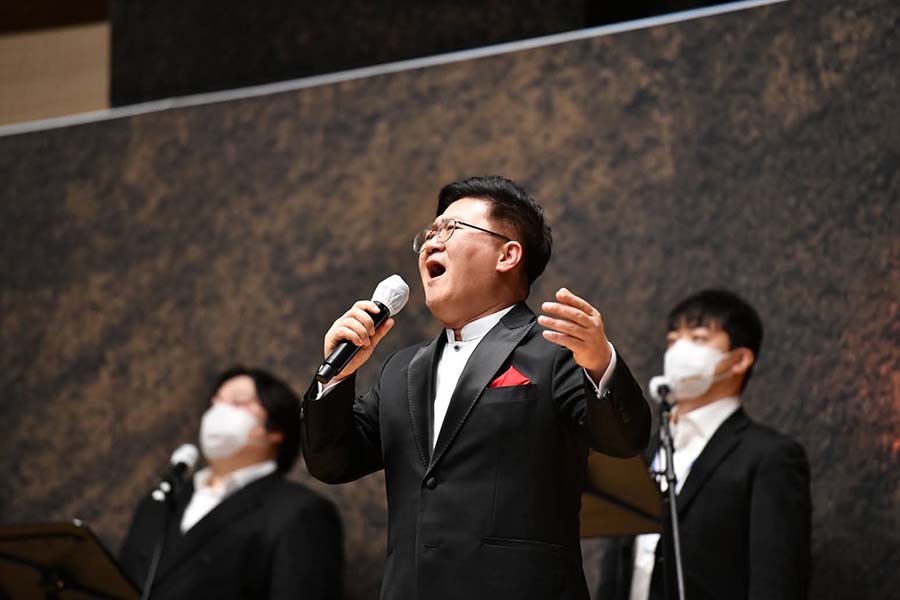 ▲새에덴교회에서 열린 목사장로기도회 중 &lsquo;불의 연대기&rsquo; 공연이 진행되고 있다.