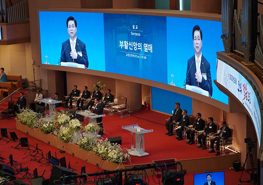 ▲이영훈 목사가 설교하고 있다.